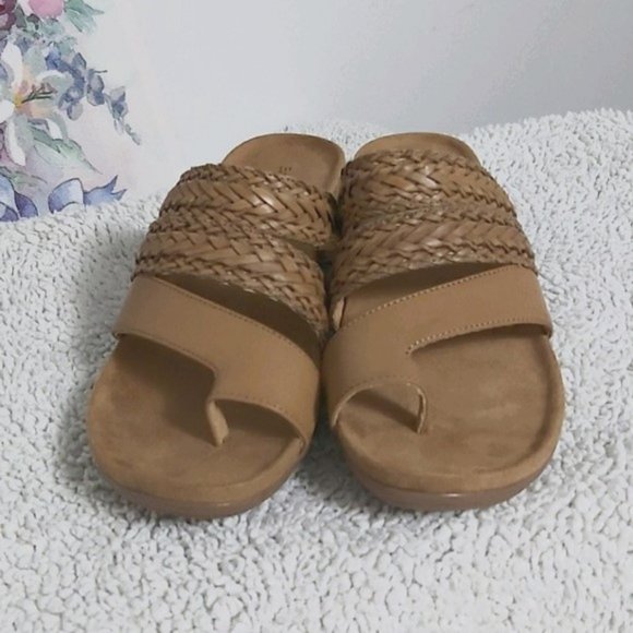 BareTraps Tan Sandals - Picture 3 of 9